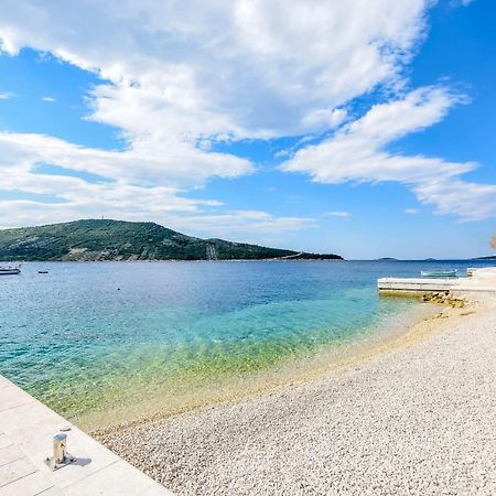 Apartment Miledina Примоштен Экстерьер фото