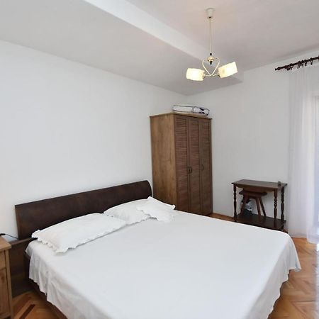 Apartment Miledina Примоштен Экстерьер фото