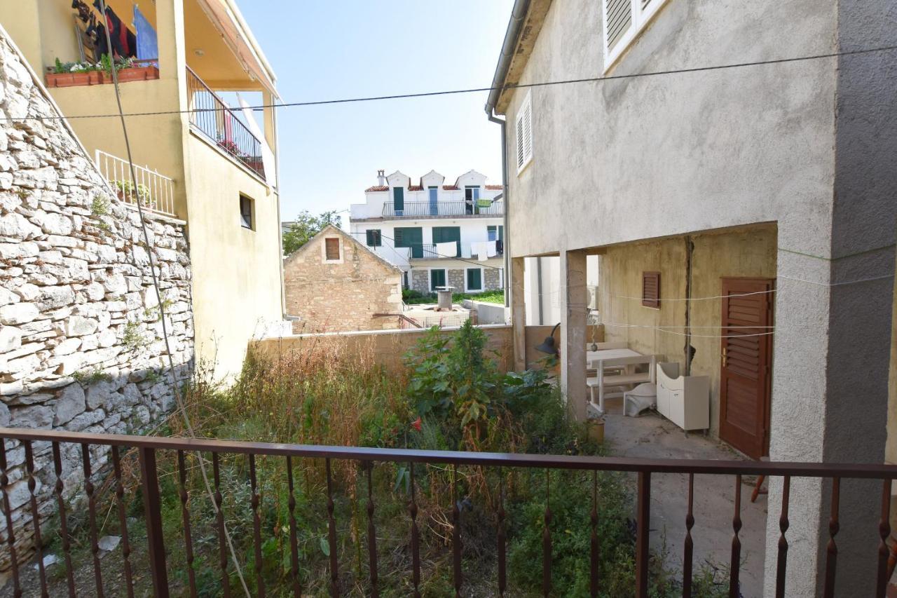 Apartment Miledina Примоштен Экстерьер фото