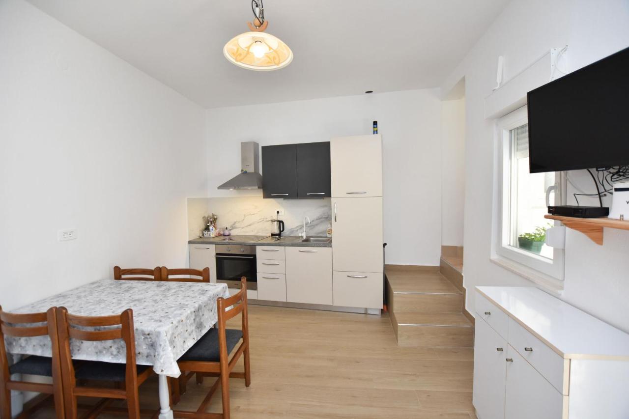 Apartment Miledina Примоштен Экстерьер фото