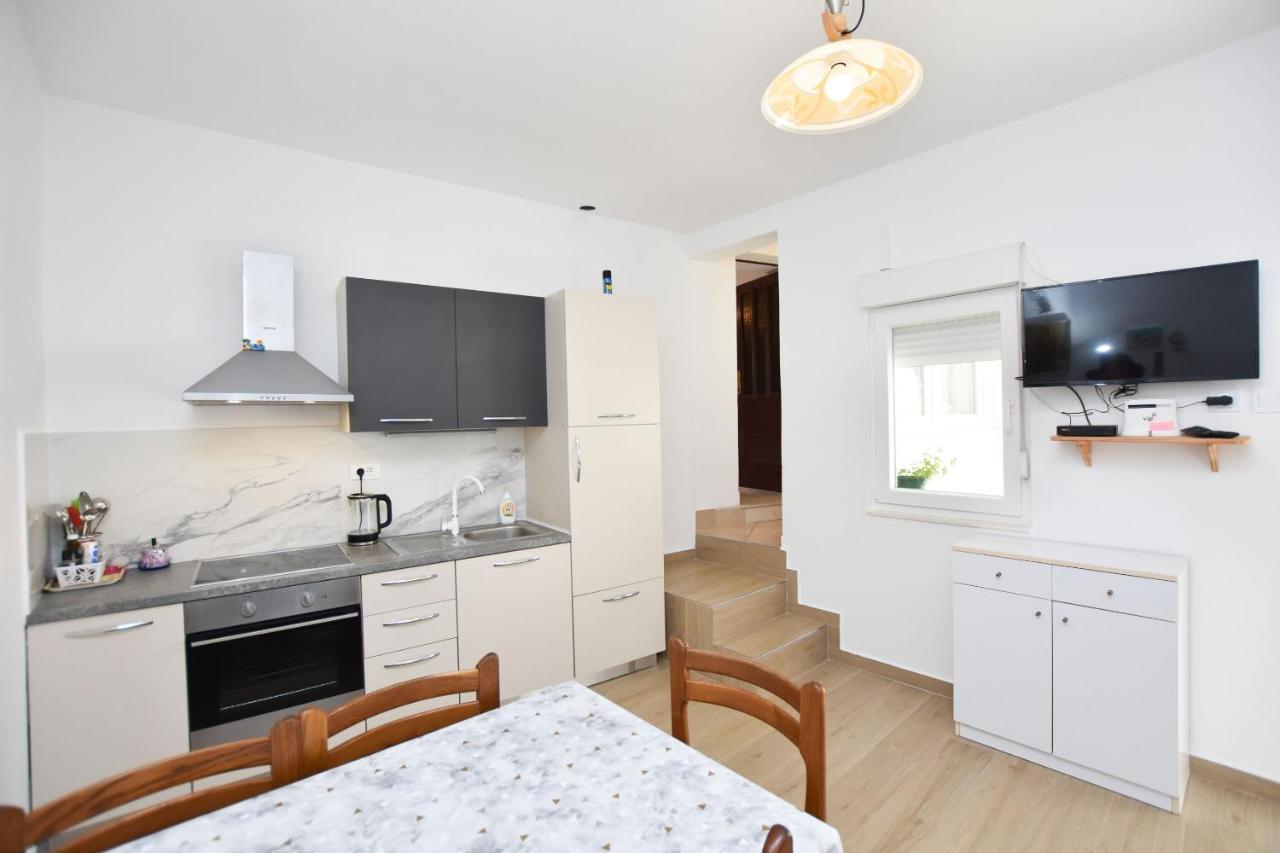 Apartment Miledina Примоштен Экстерьер фото